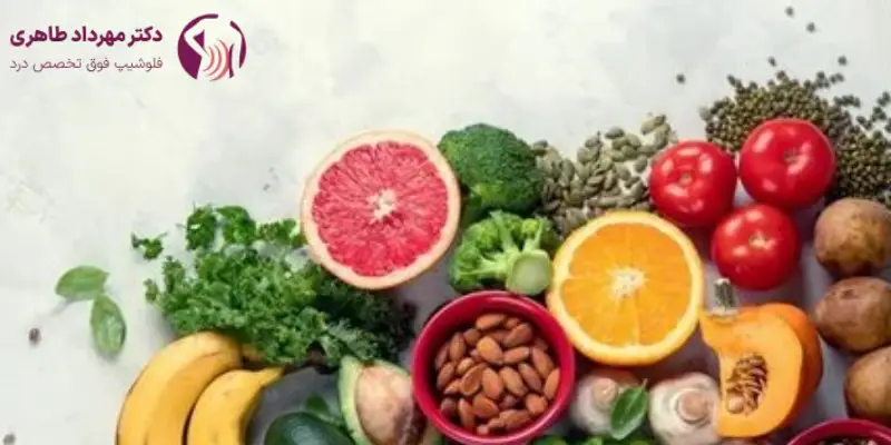 توت از غذاهای مفید برای دیسک گردن